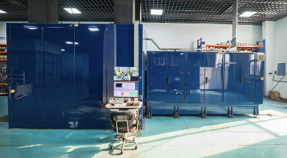 Production control workstation monitoring KPI-driven manufacturing operations